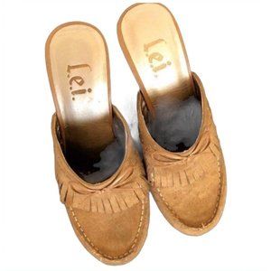 L.E.I. Tan Platform Anetteco Clogs Just Fab Size 9